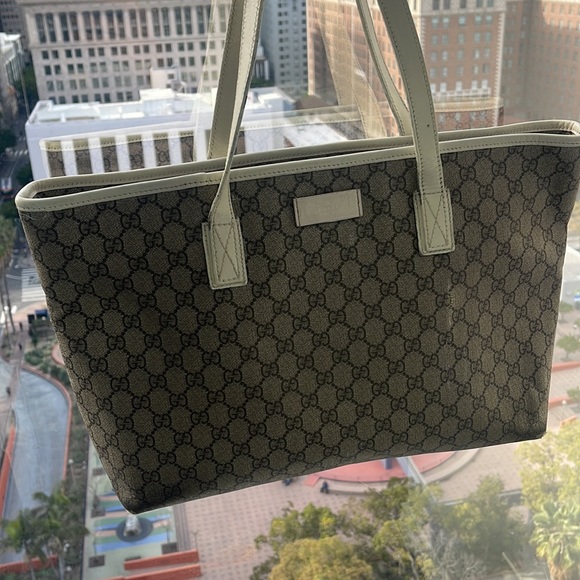 Gucci Carryall Bag - Picture 16 of 16